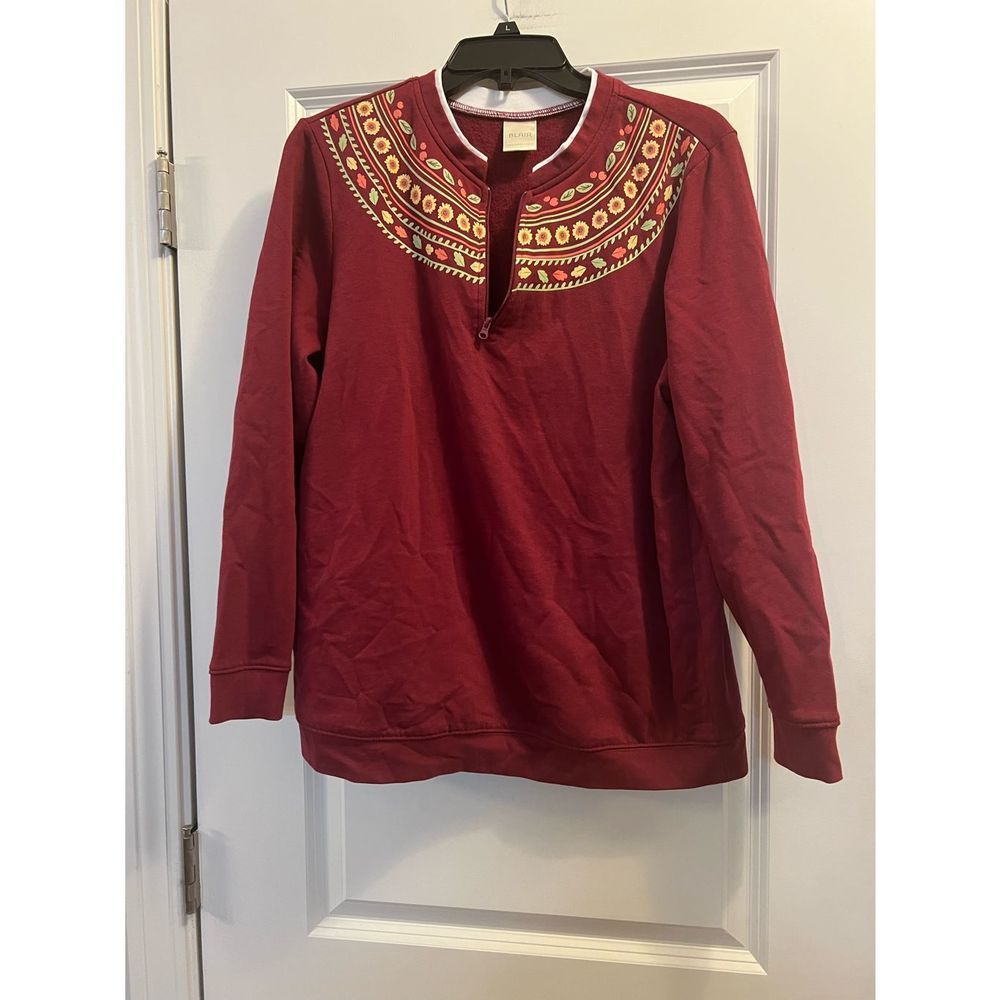 Woman’s sunflower design half zip